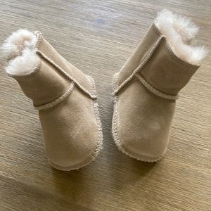 Never worn baby UGGS in XS